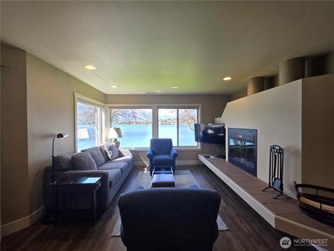 1 Beach 593-l Manson WA 98831