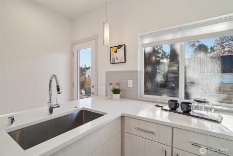 7207 12th Avenue NE Seattle WA 98115