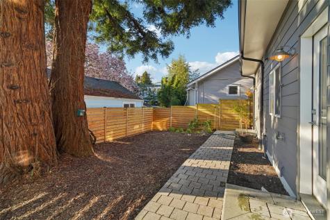 7207 12th Avenue NE Seattle WA 98115