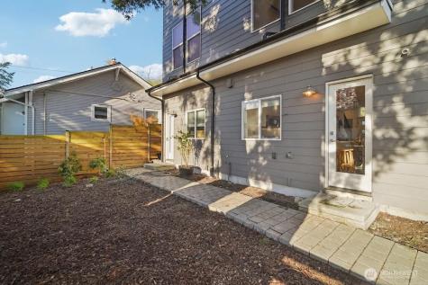 7207 12th Avenue NE Seattle WA 98115