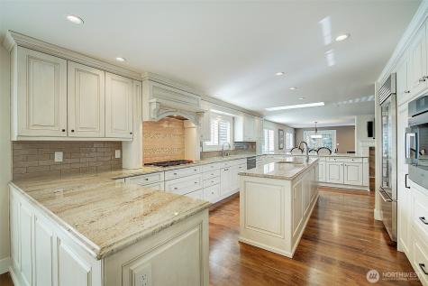 8711 NE 11th Street Medina WA 98039