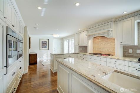 8711 NE 11th Street Medina WA 98039