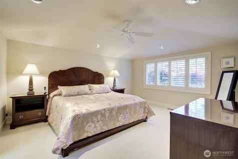 8711 NE 11th Street Medina WA 98039