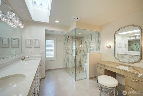 8711 NE 11th Street Medina WA 98039