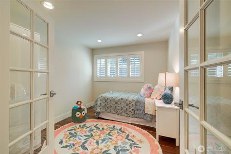 8711 NE 11th Street Medina WA 98039