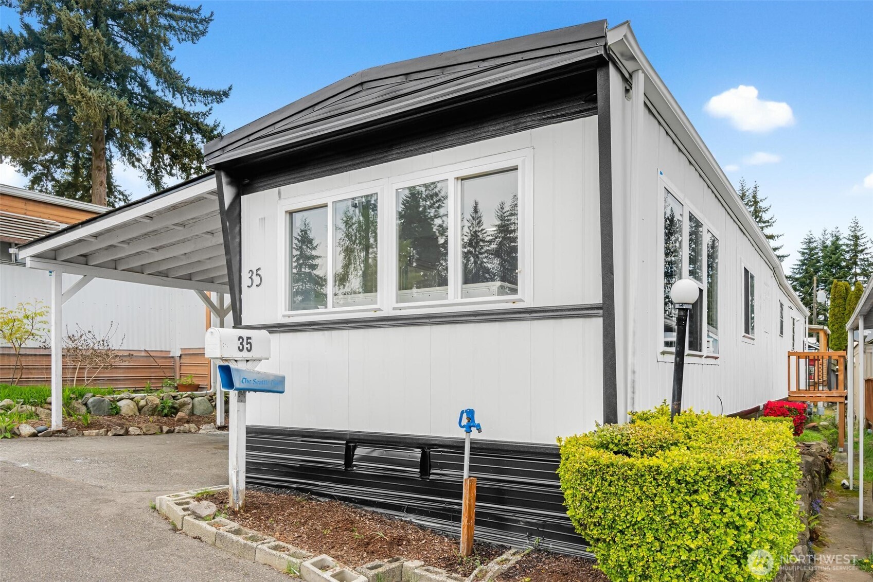 23708 Locust Way Bothell WA 98021