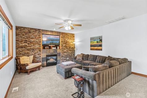 403 207th Avenue E Auburn WA 98391