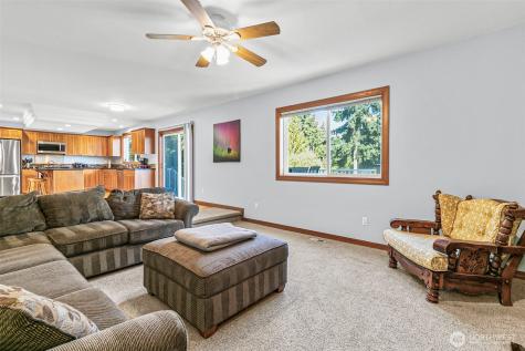 403 207th Avenue E Auburn WA 98391