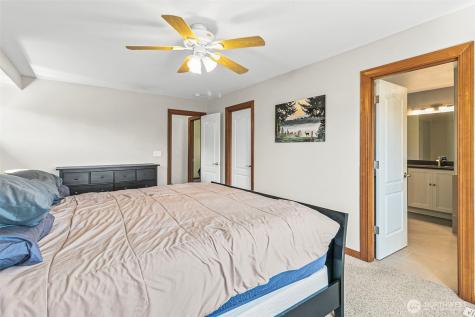 403 207th Avenue E Auburn WA 98391