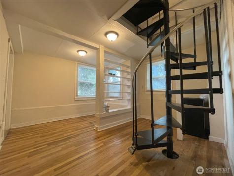 5211 19th Avenue NE Seattle WA 98105