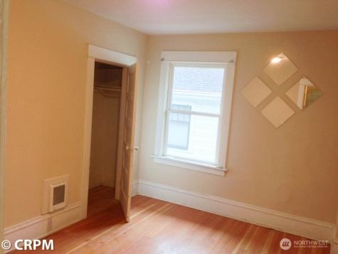 5211 19th Avenue NE Seattle WA 98105