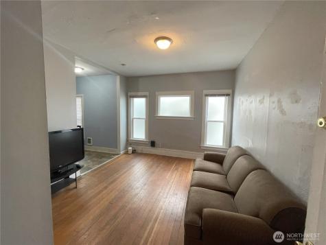 5211 19th Avenue NE Seattle WA 98105