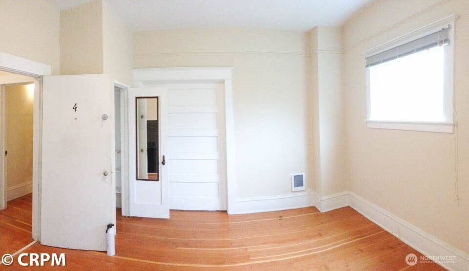 5211 19th Avenue NE Seattle WA 98105