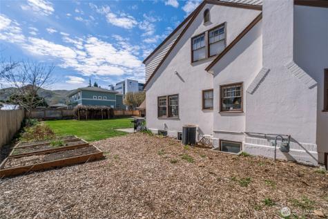 841 Red Apple Road Wenatchee WA 98801