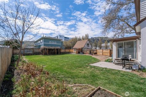 841 Red Apple Road Wenatchee WA 98801