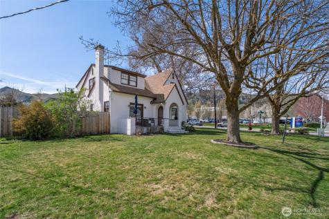 841 Red Apple Road Wenatchee WA 98801