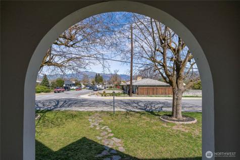 841 Red Apple Road Wenatchee WA 98801