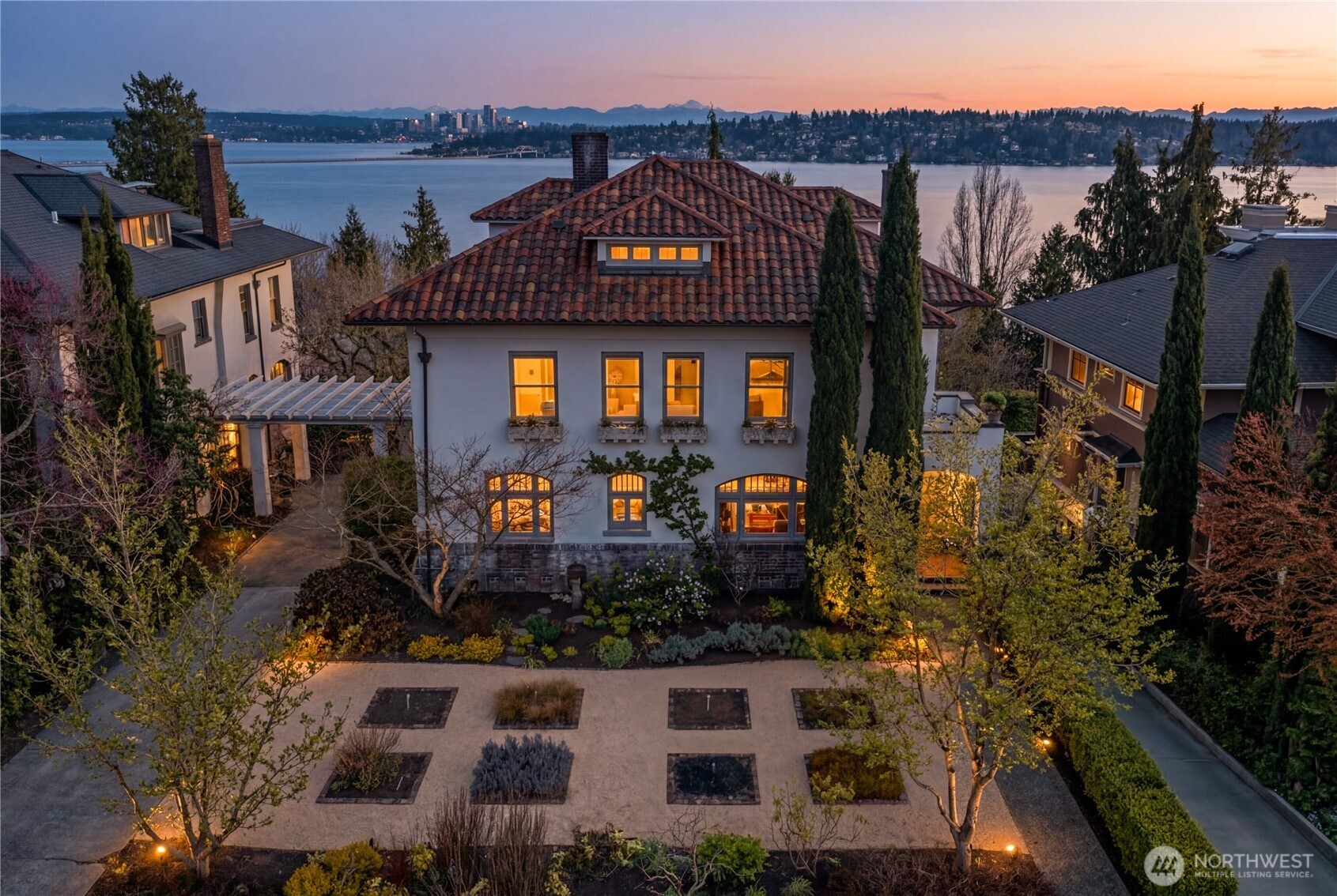 2844 Cascadia Avenue S Seattle WA 98144