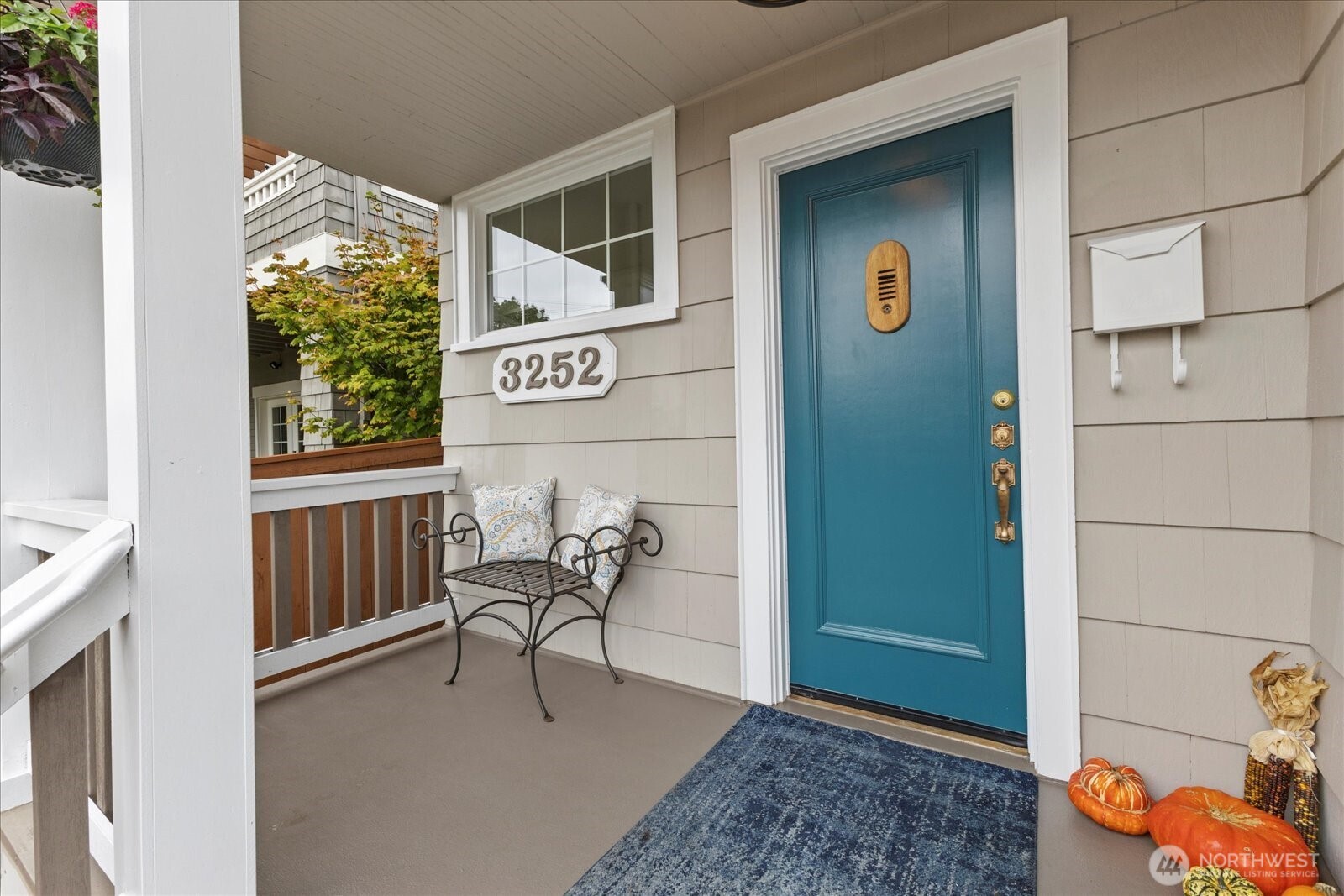 3252 13th Avenue W Seattle WA 98119