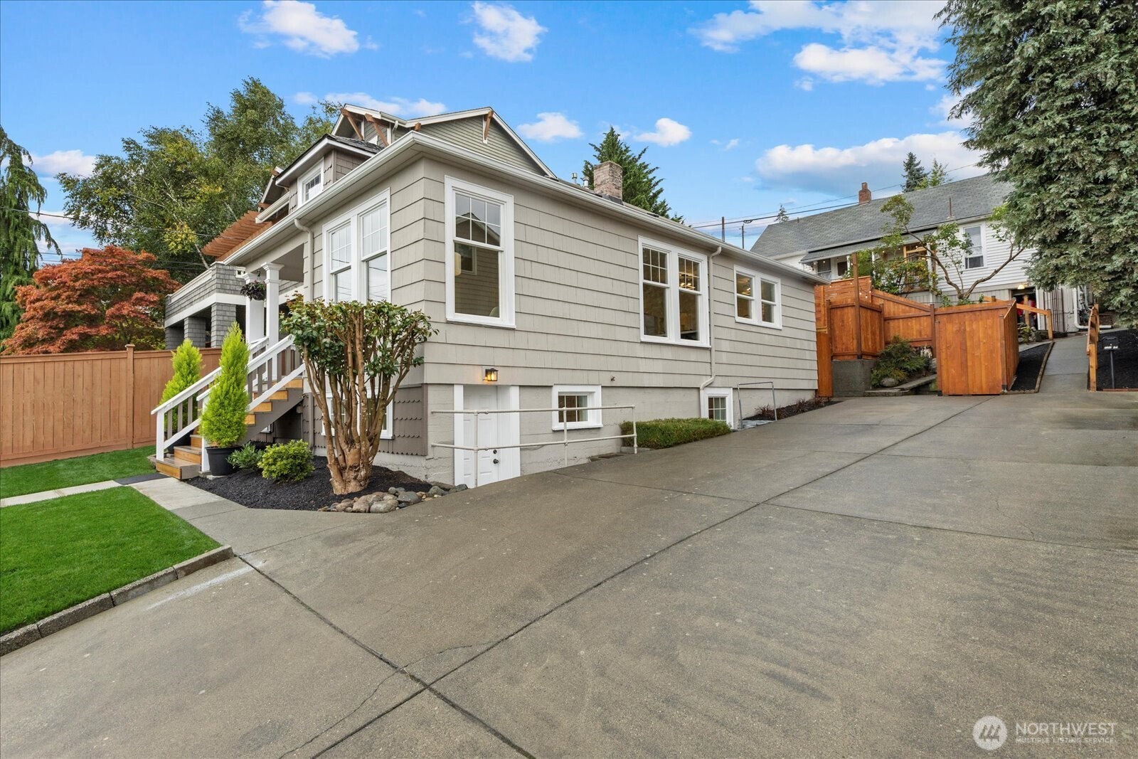3252 13th Avenue W Seattle WA 98119