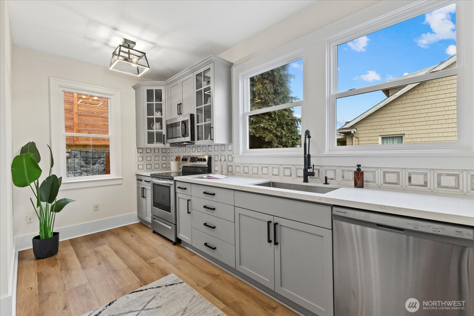 3252 13th Avenue W Seattle WA 98119