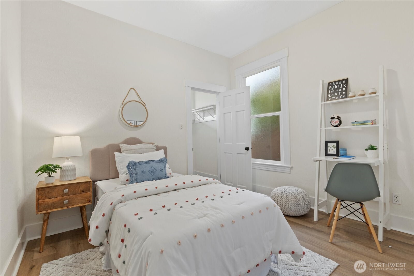 3252 13th Avenue W Seattle WA 98119
