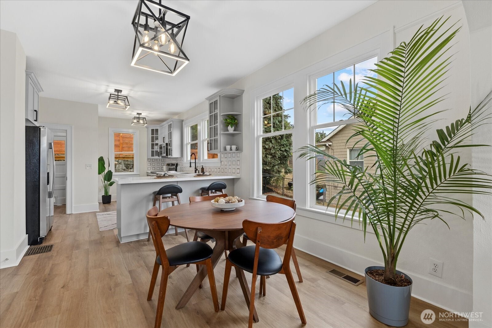 3252 13th Avenue W Seattle WA 98119