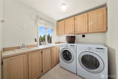 32724 6th Avenue SW Federal Way WA 98023