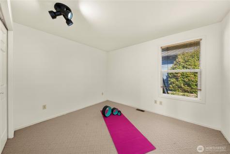 32724 6th Avenue SW Federal Way WA 98023