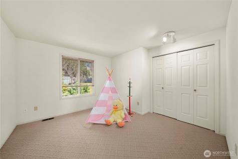 32724 6th Avenue SW Federal Way WA 98023