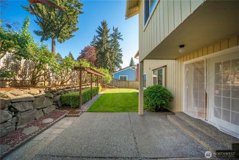 32724 6th Avenue SW Federal Way WA 98023
