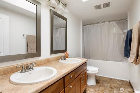 1552 NE Narrows Avenue Oak Harbor WA 98277