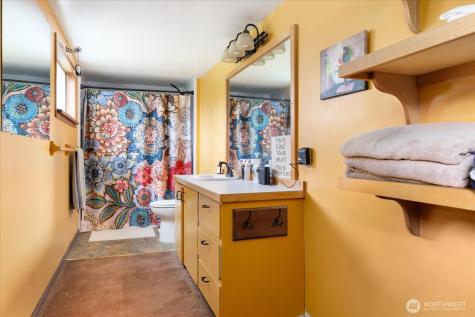 1552 NE Narrows Avenue Oak Harbor WA 98277