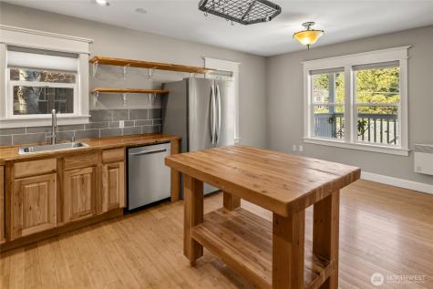 109 S 5th St Alley Roslyn WA 98941