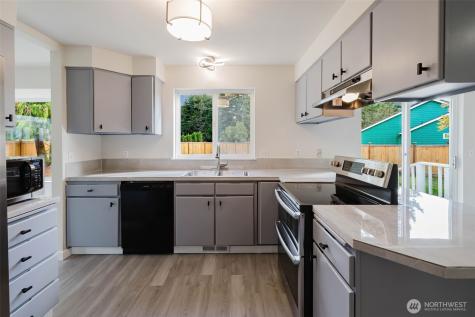 19546 23rd Avenue NE Poulsbo WA 98370