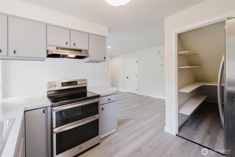 19546 23rd Avenue NE Poulsbo WA 98370