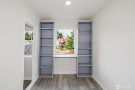 19546 23rd Avenue NE Poulsbo WA 98370