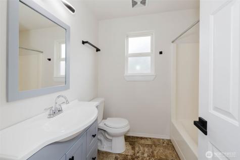 19546 23rd Avenue NE Poulsbo WA 98370