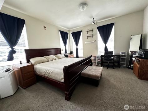 1720 Maple Lane Kent WA 98031