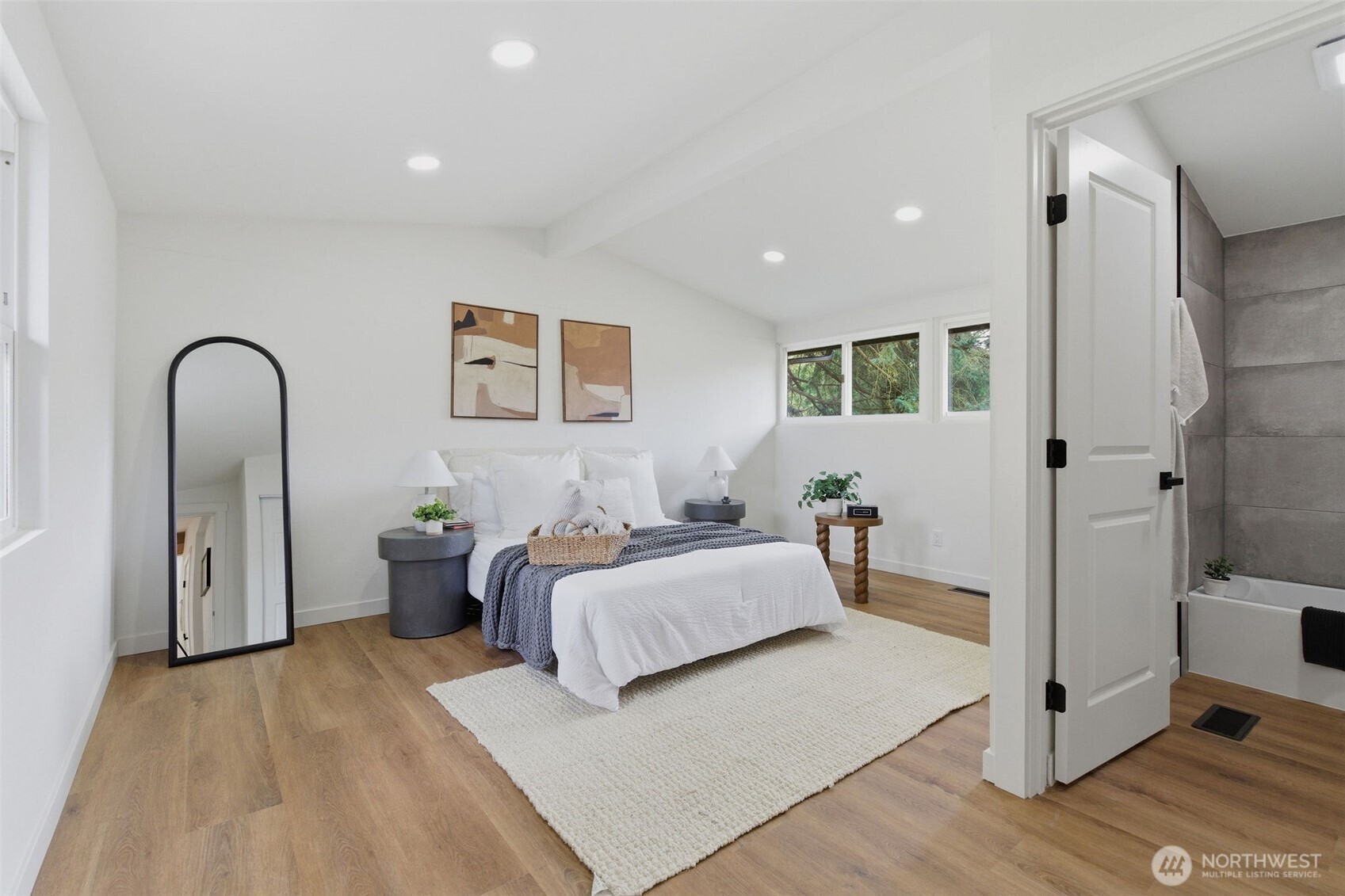 8102 Oakridge Drive SW Lakewood WA 98498