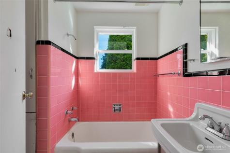 7508 56th Avenue NE Seattle WA 98115