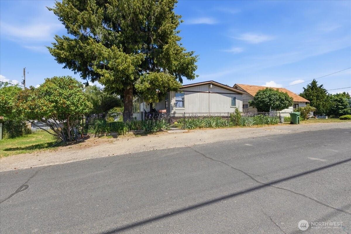 415 Sunny Drive Electric City WA 99123