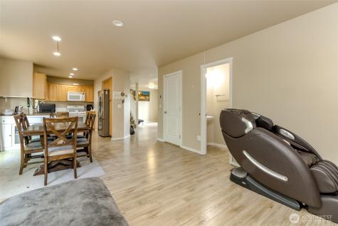 9506 10th Street E Tacoma WA 98445