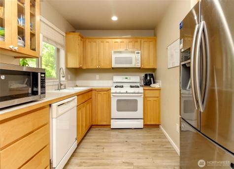 9506 10th Street E Tacoma WA 98445