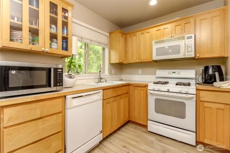 9506 10th Street E Tacoma WA 98445