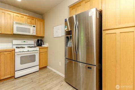 9506 10th Street E Tacoma WA 98445