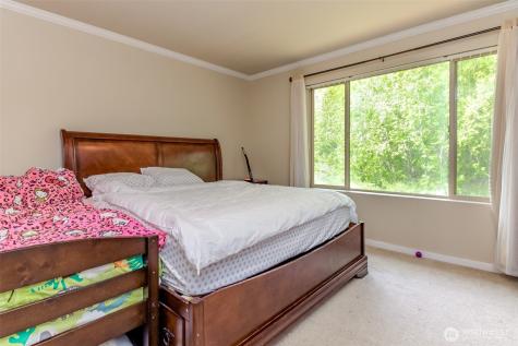 9506 10th Street E Tacoma WA 98445