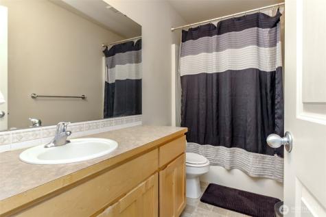 9506 10th Street E Tacoma WA 98445