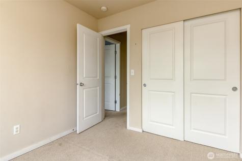 9506 10th Street E Tacoma WA 98445