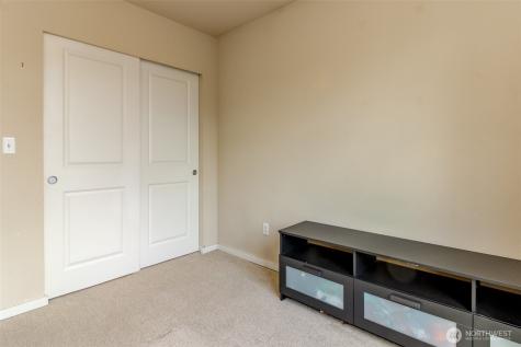 9506 10th Street E Tacoma WA 98445